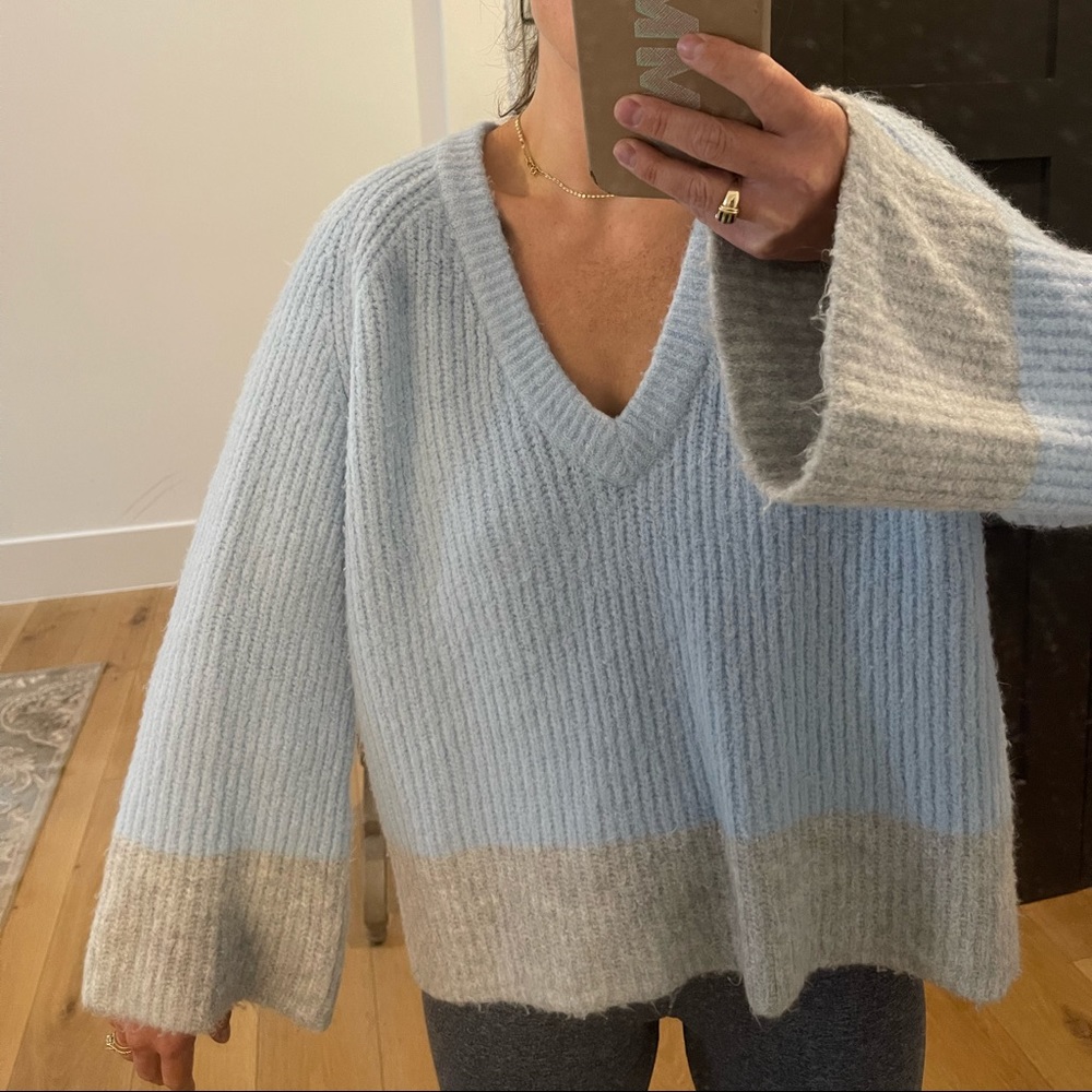 Lost Ink cozy Color Block VNeck sweater